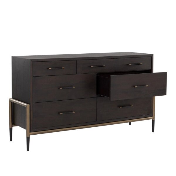 Weldrick Dresser